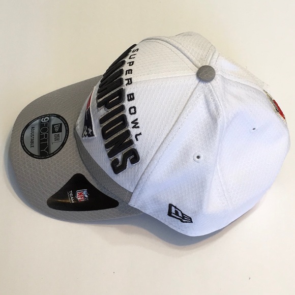NFL New England Patriots ‘Super Bowl Champions’ New Era SnapBack Hat. - Picture 2 of 6